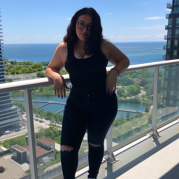 Meet your Posher, Julia - Picture 1 of 1